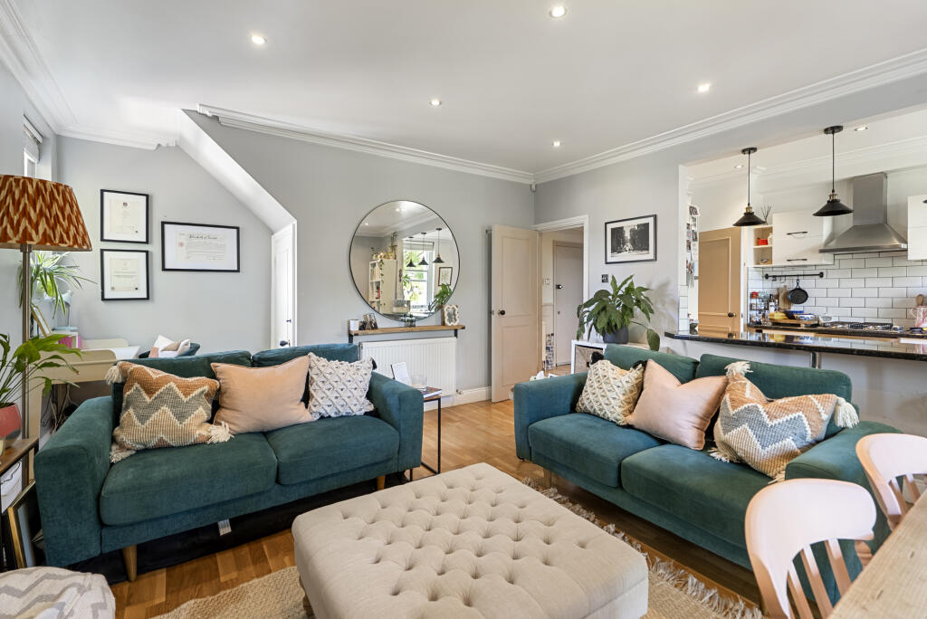 Streatham High Road · 794 sq ft, Streatham, SW16