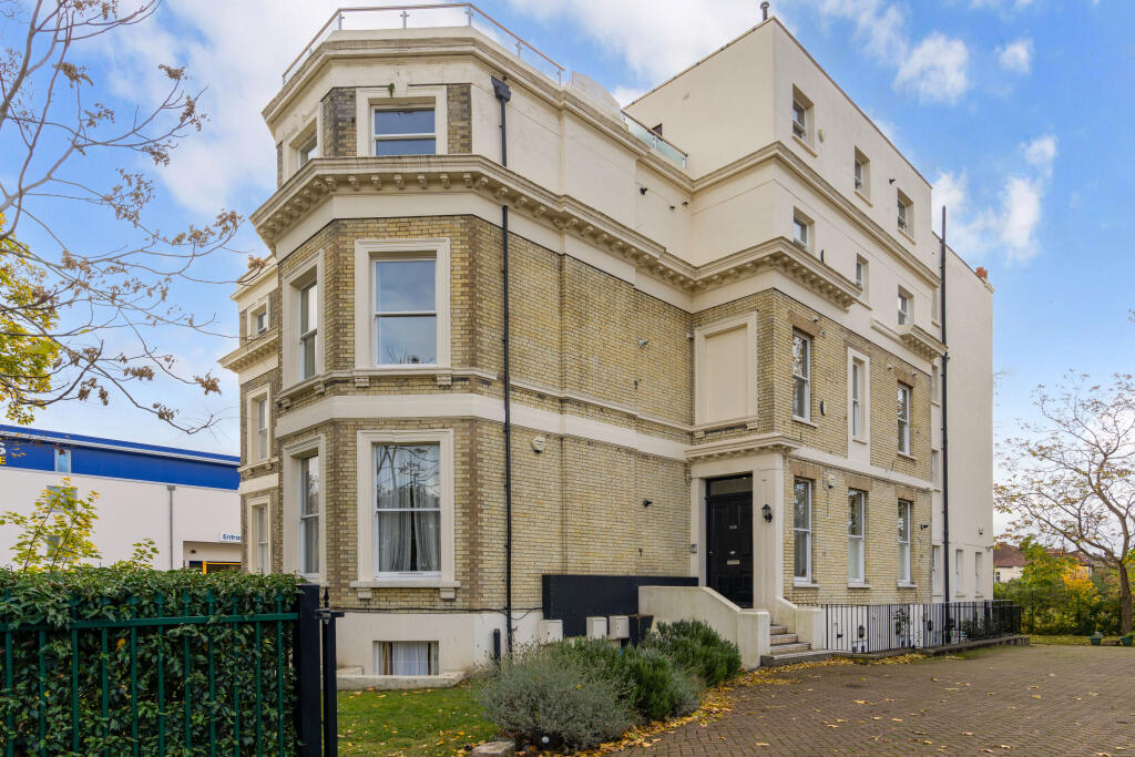 Streatham High Road · 851 sq ft, Streatham, SW16